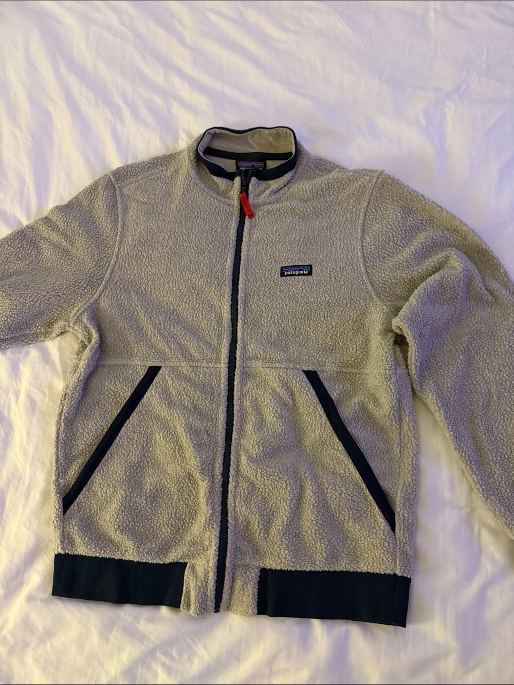 Patagonia Men’s Zip-Up Fleece Jacket in Light Beige with Navy Trim - Picture 4 of 10